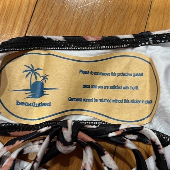 NWOT Beachsissi leopard bikini bottoms size large. - Picture 4 of 5